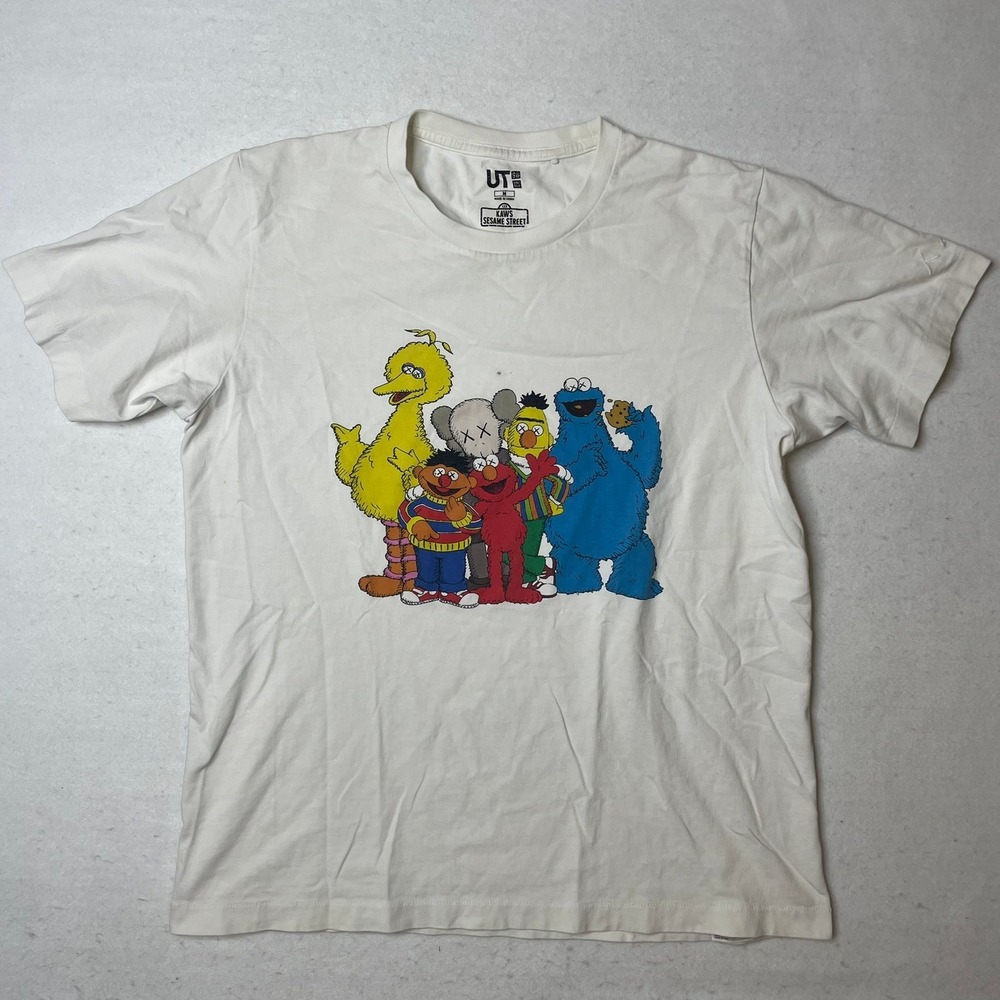 Uniqlo UT KAWS Sesame Street‎ Graphic T-Shirt Crew Neck White Size M